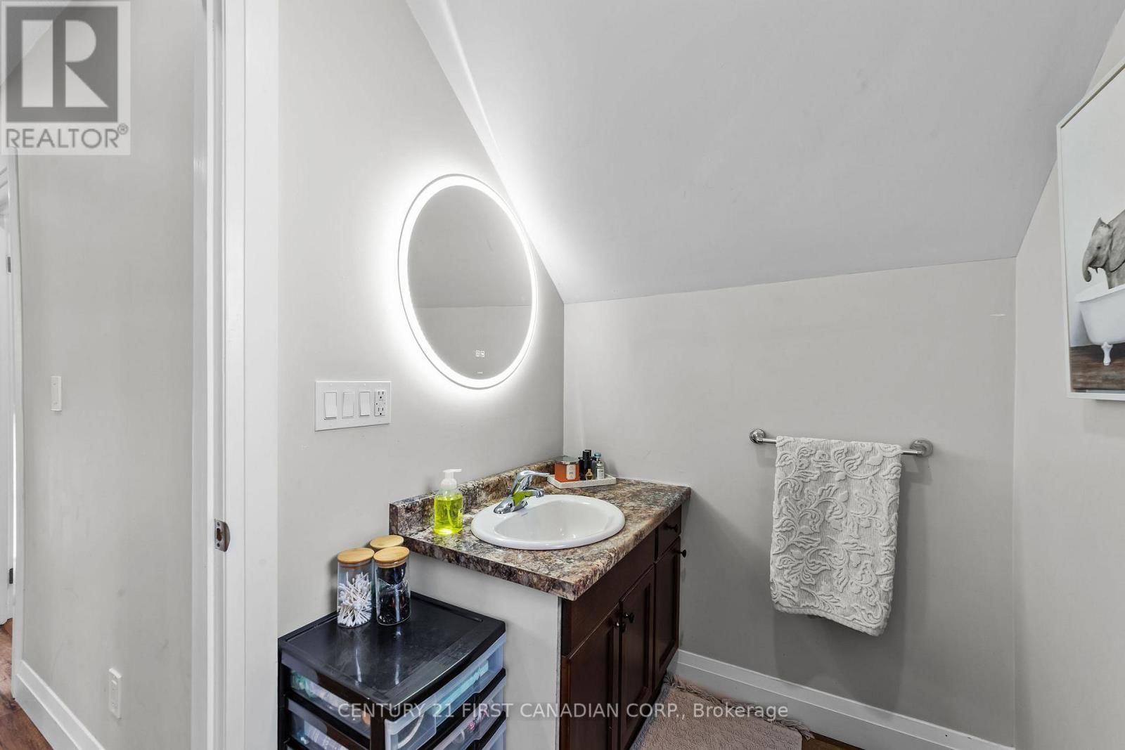 474 WOODMAN AVENUE Image 25