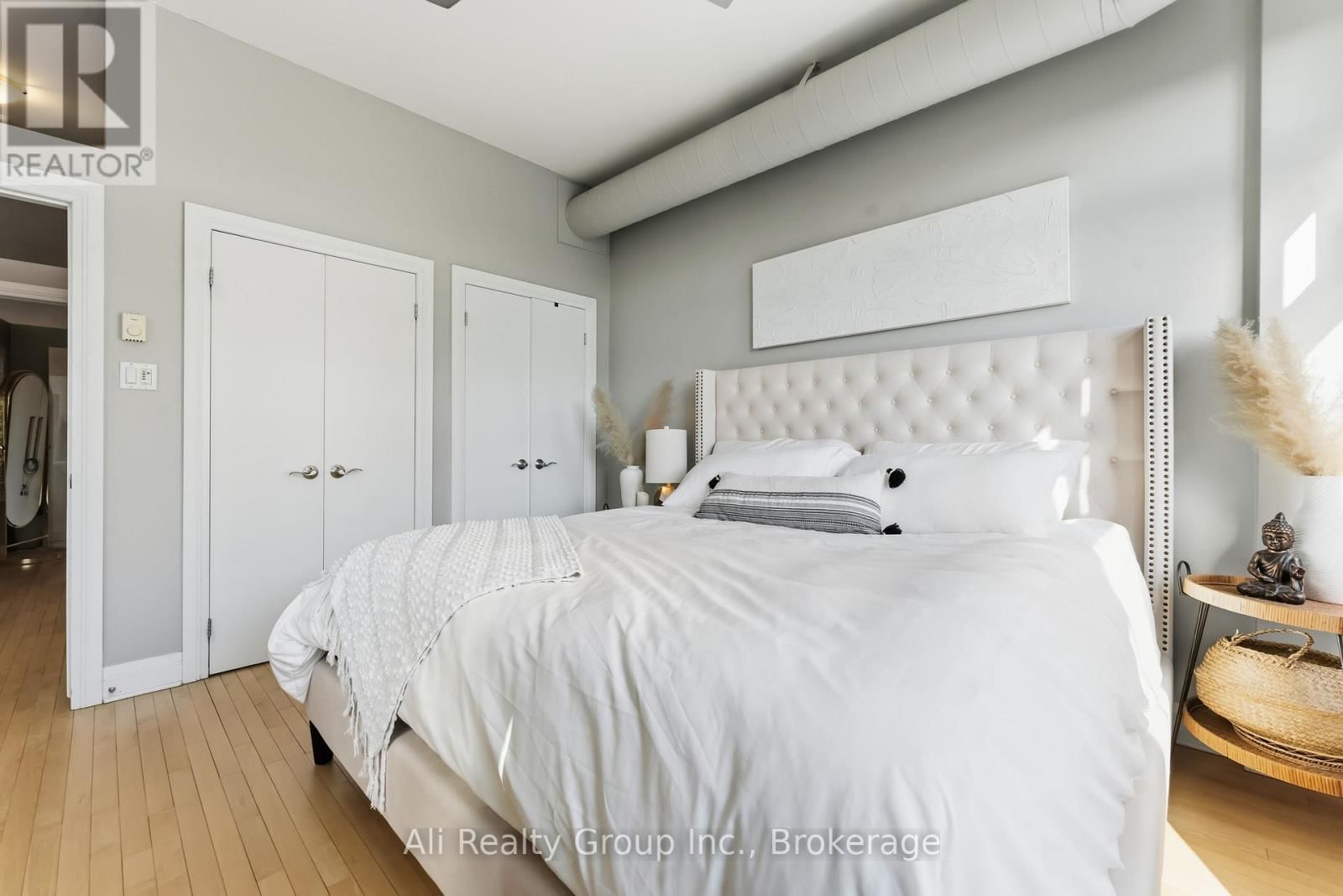 307 - 300 POWELL AVENUE Image 23