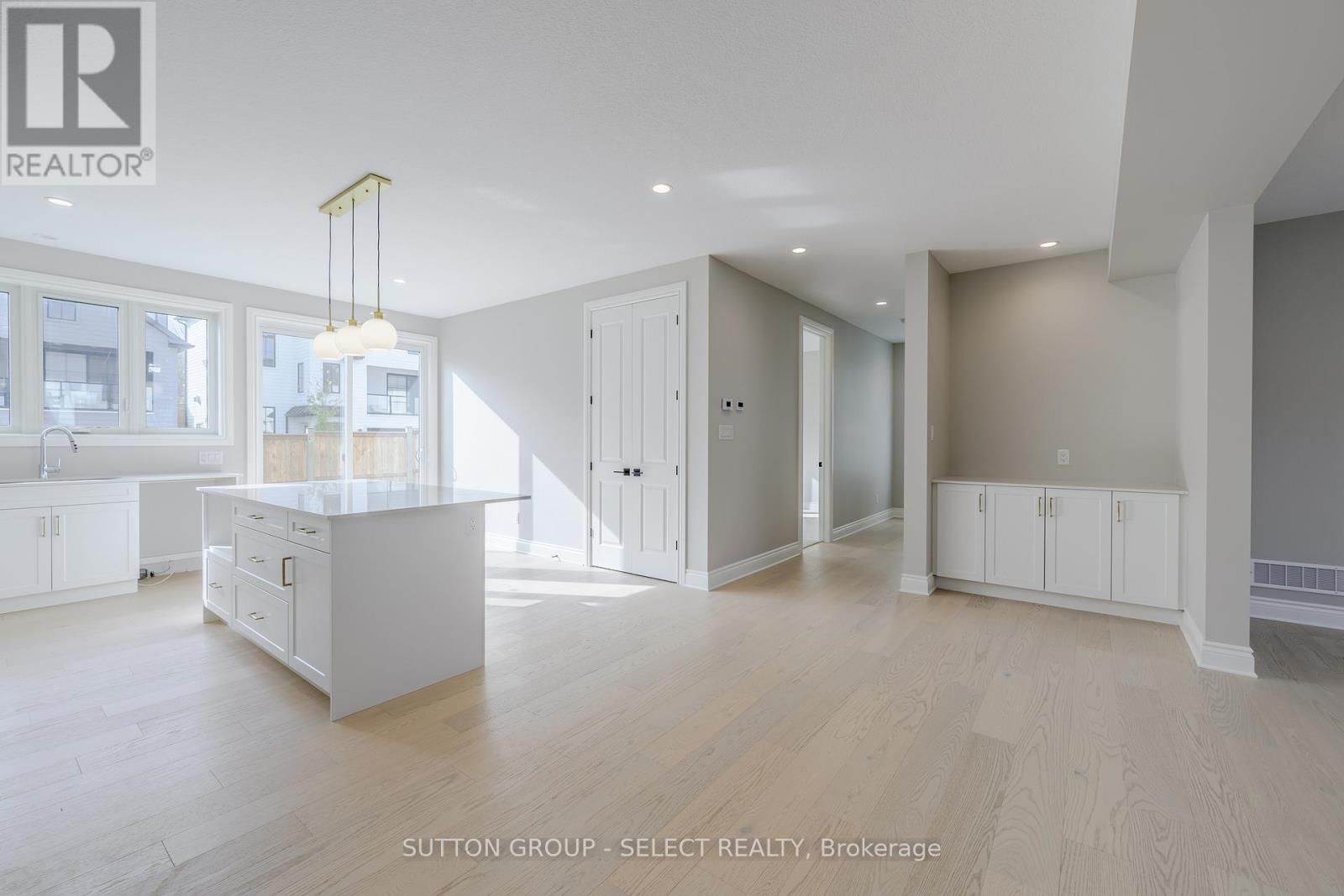 9 - 2835 SHEFFIELD PLACE Image 11