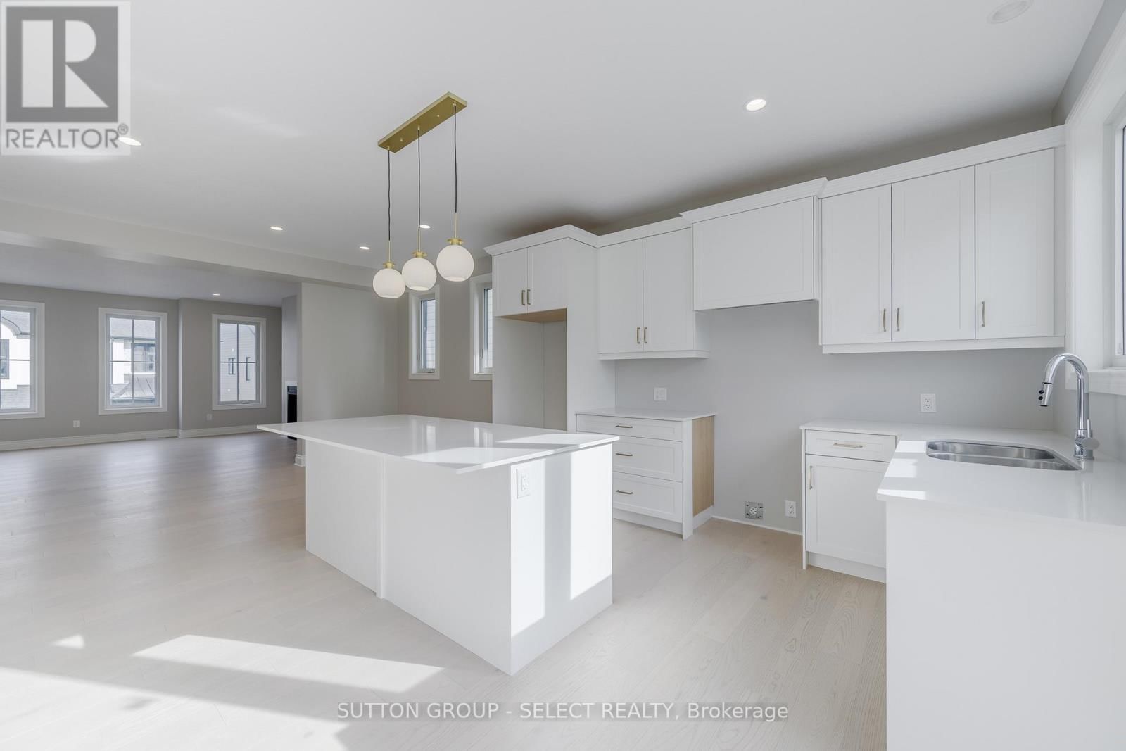 9 - 2835 SHEFFIELD PLACE Image 13