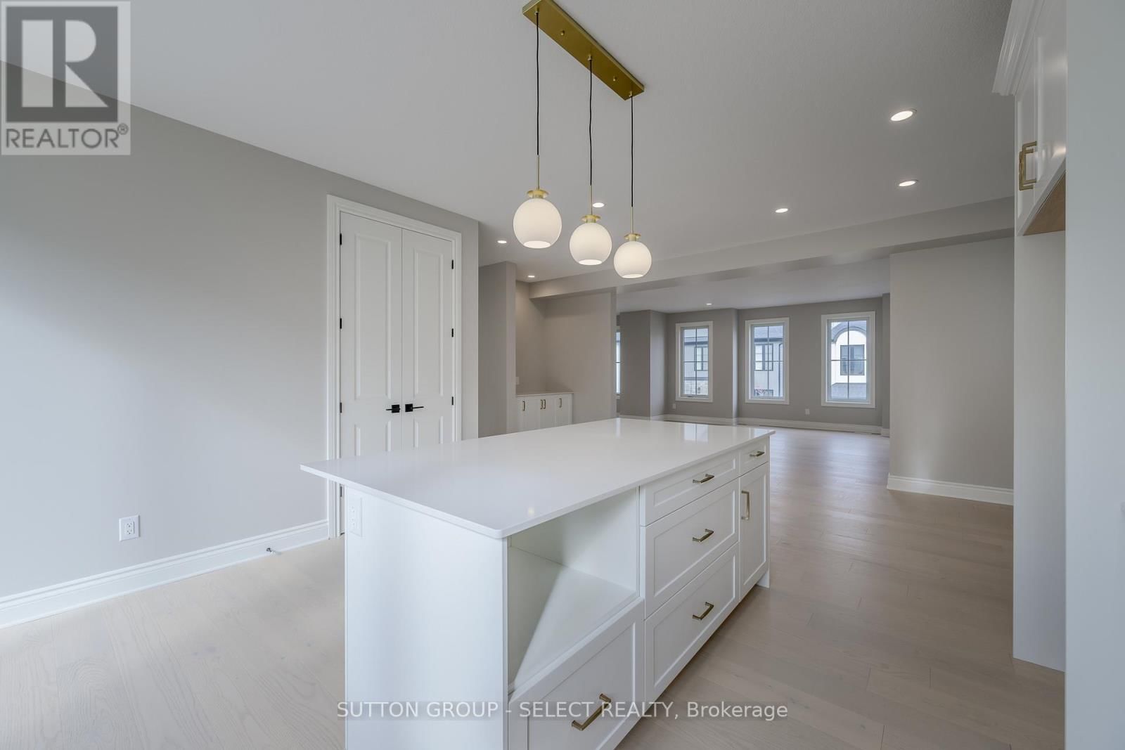 9 - 2835 SHEFFIELD PLACE Image 14