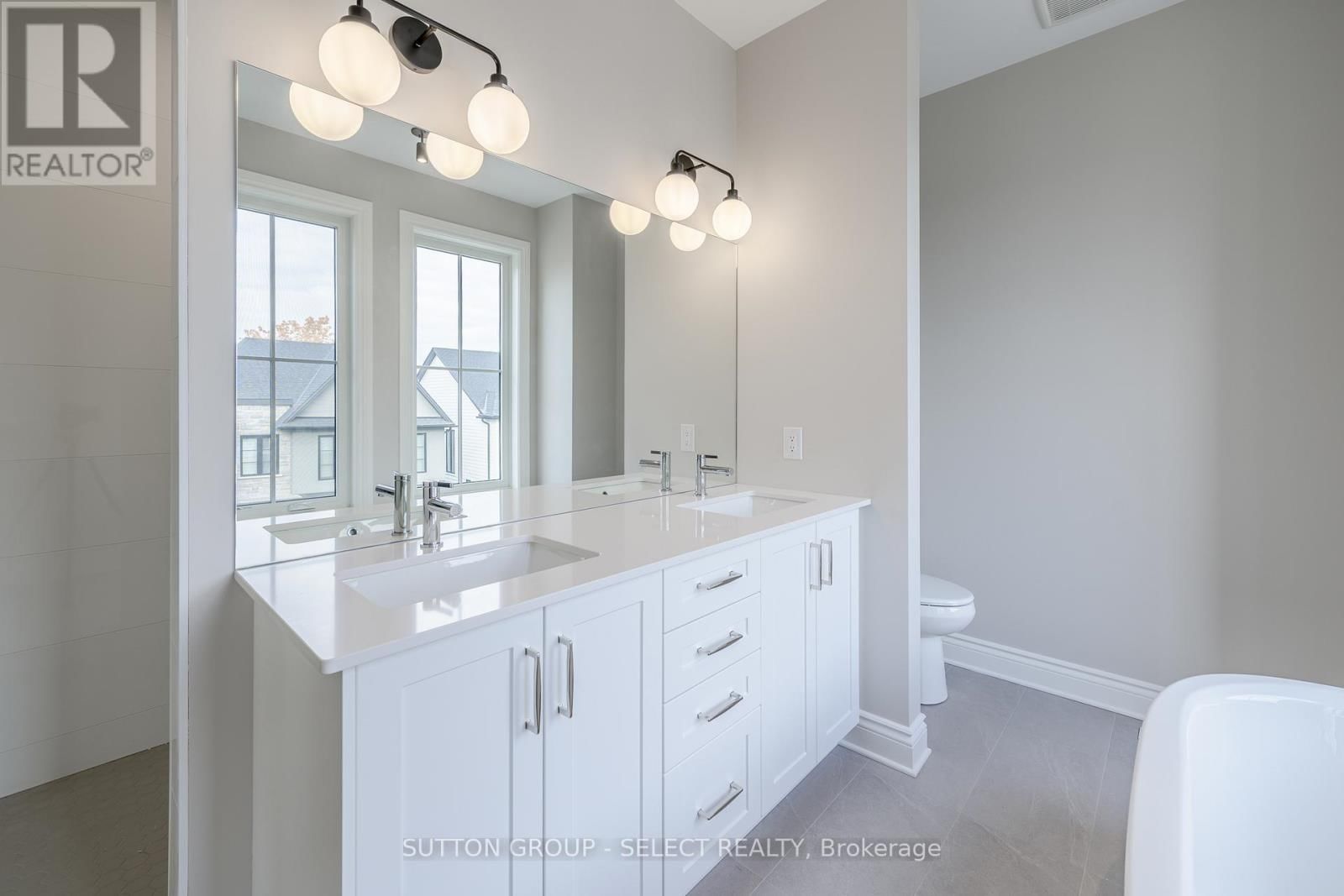 9 - 2835 SHEFFIELD PLACE Image 24