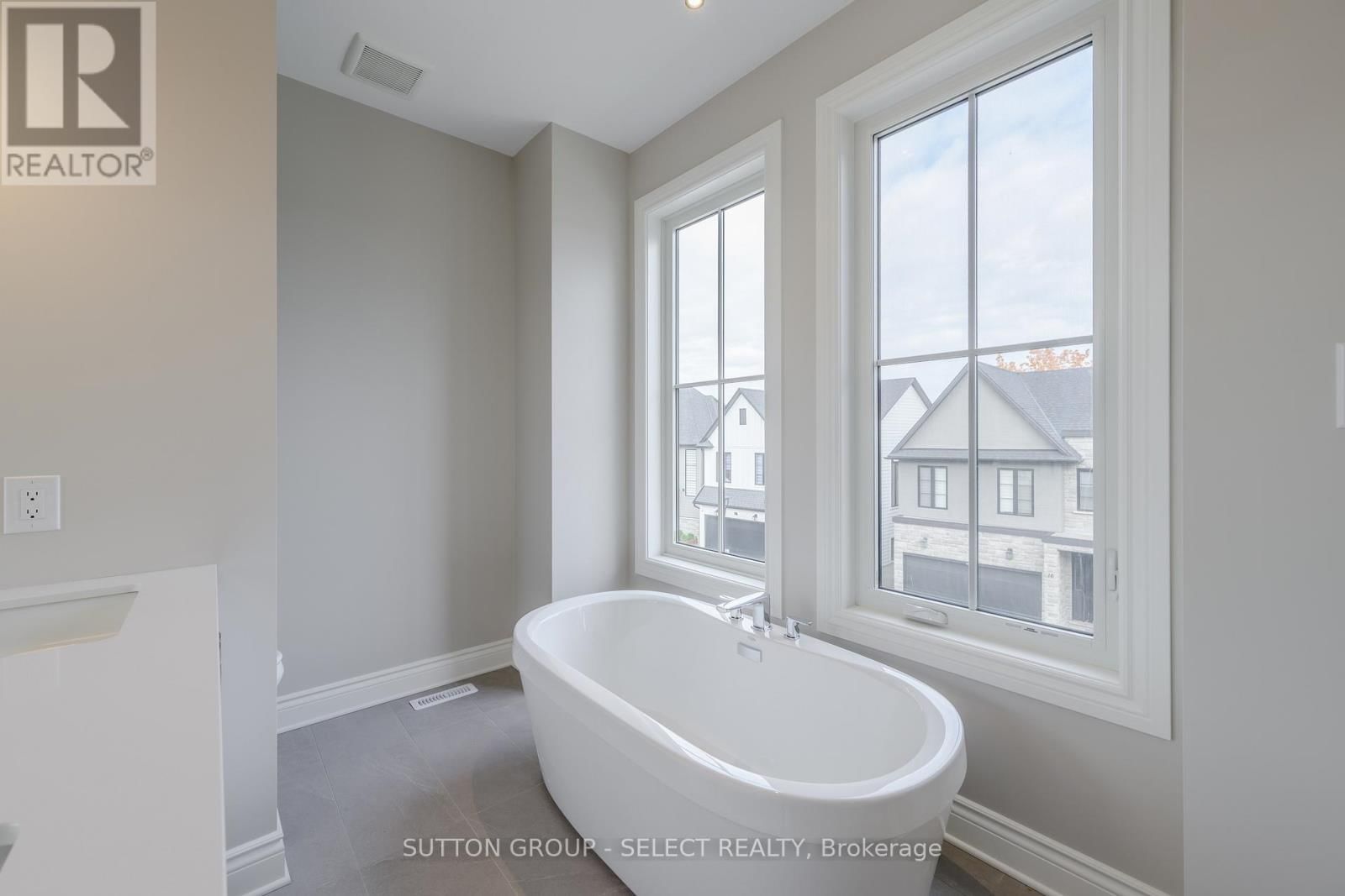 9 - 2835 SHEFFIELD PLACE Image 25