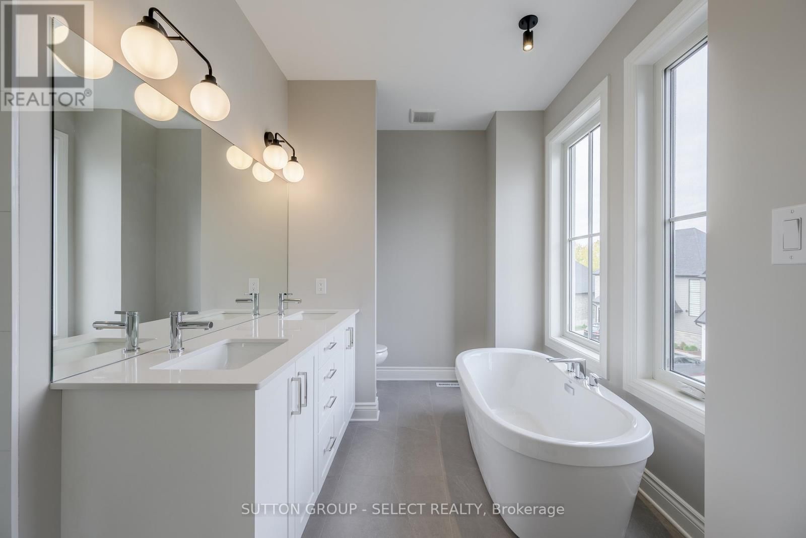 9 - 2835 SHEFFIELD PLACE Image 26