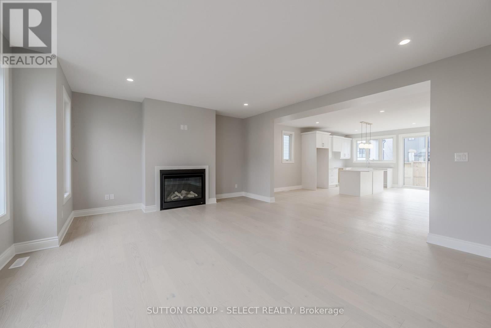 9 - 2835 SHEFFIELD PLACE Image 7