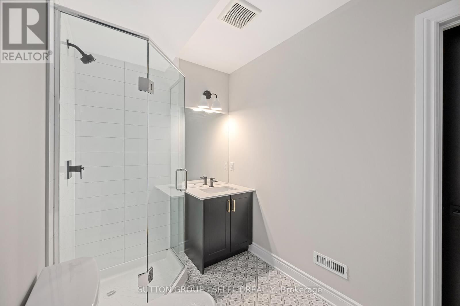 14 - 2835 SHEFFIELD PLACE Image 30