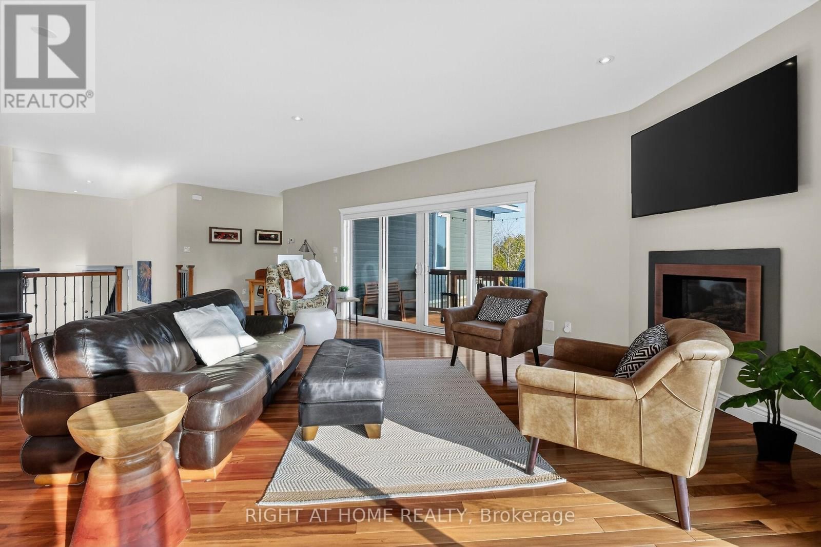 1641 BEARHILL ROAD Image 11