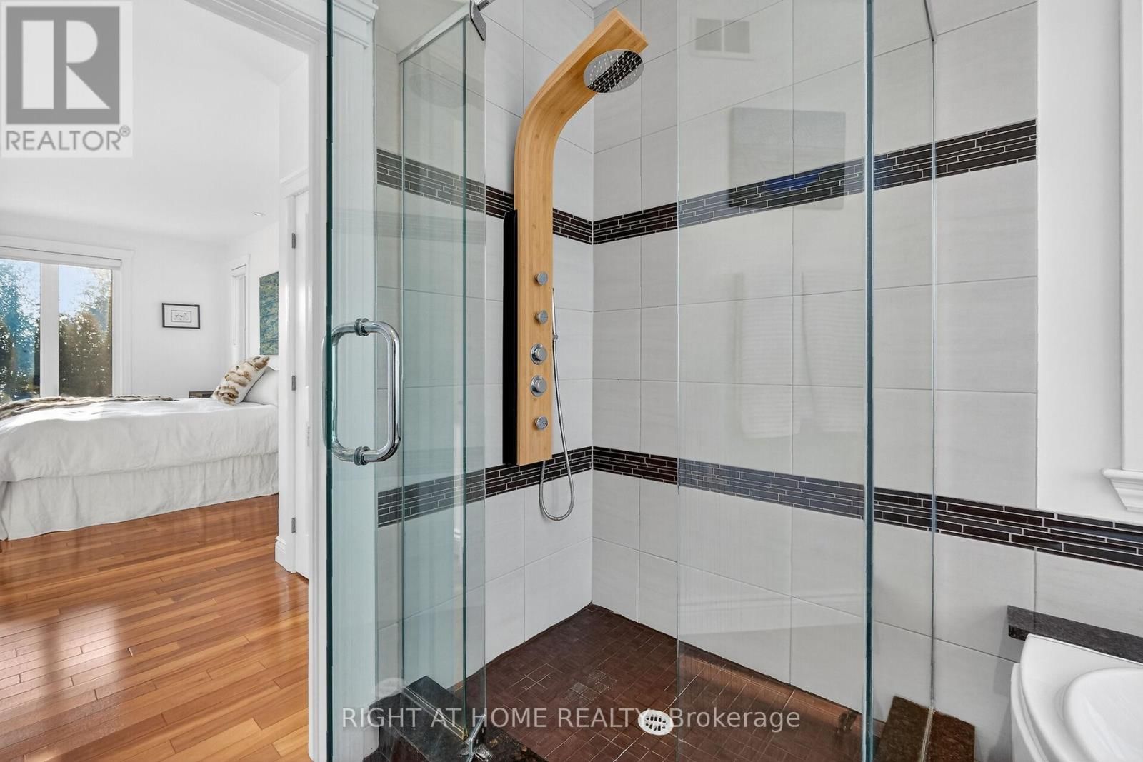 1641 BEARHILL ROAD Image 28