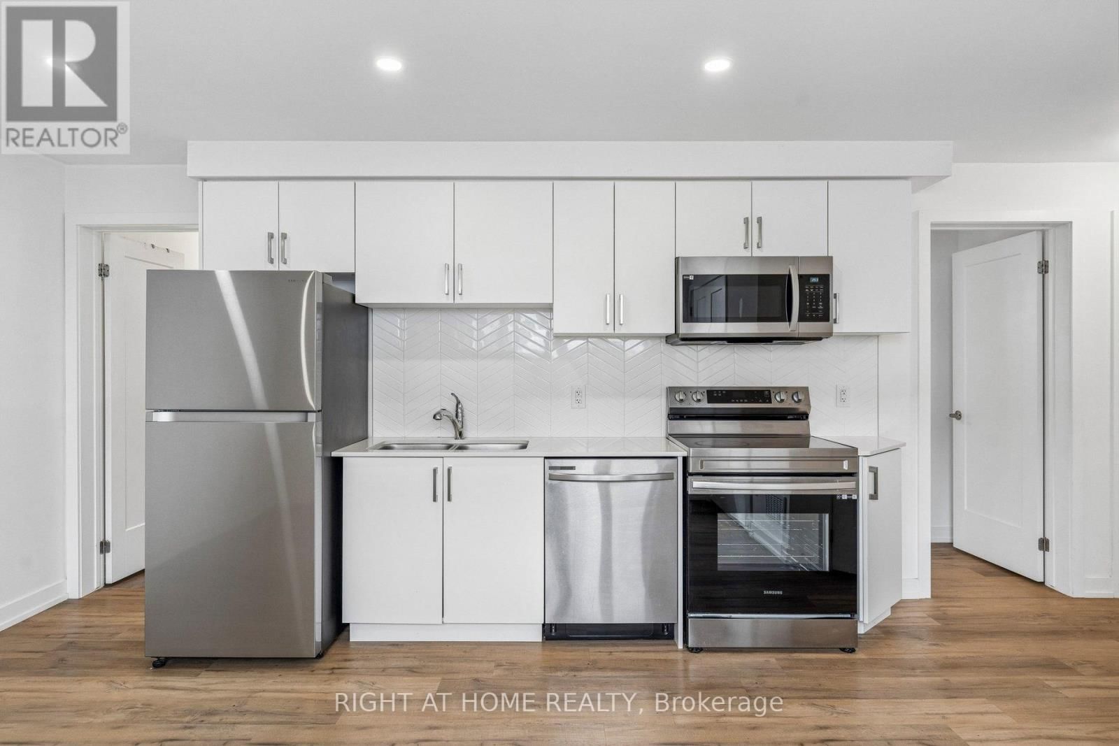 212 - 4263 FOURTH AVENUE Image 12