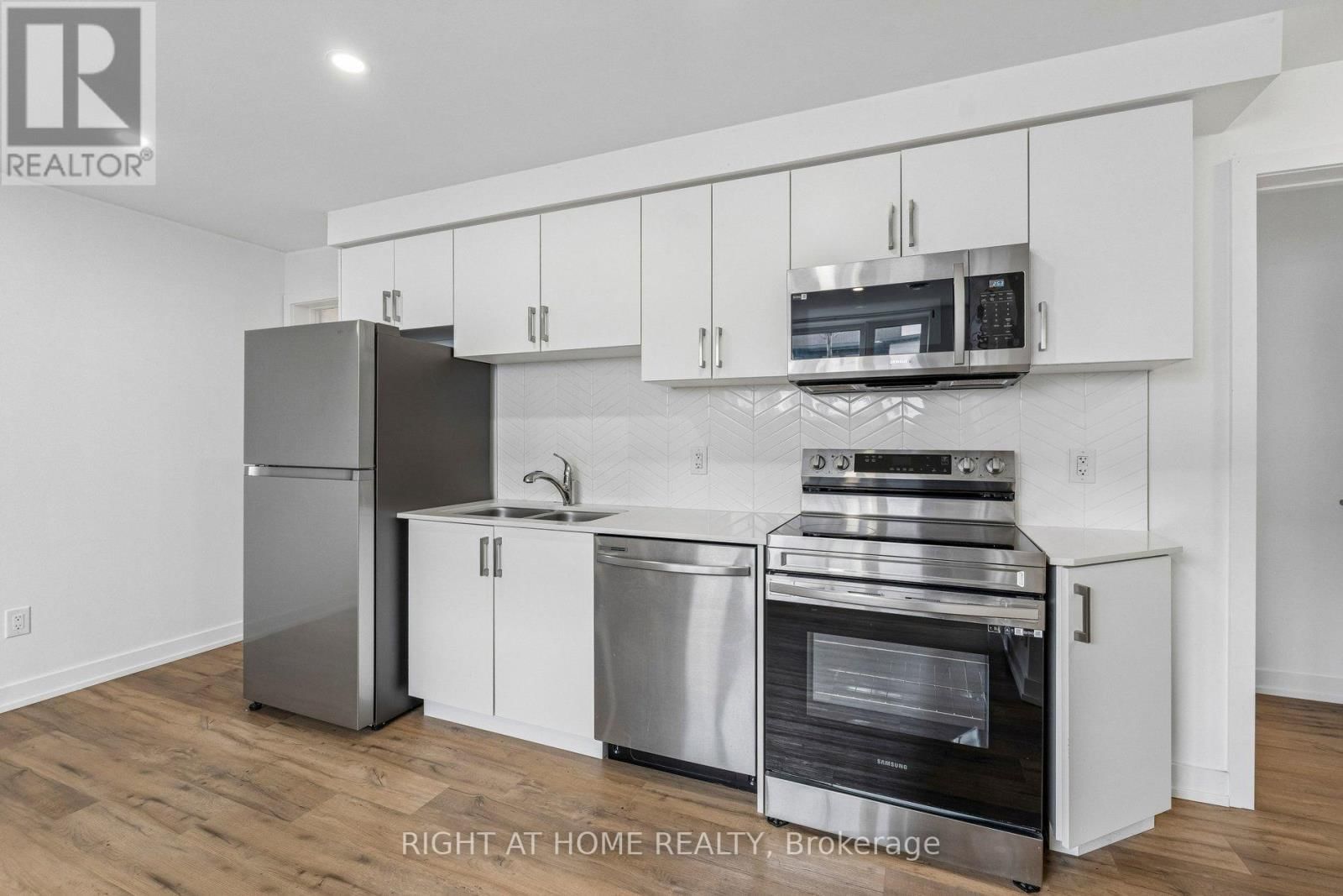 212 - 4263 FOURTH AVENUE Image 13