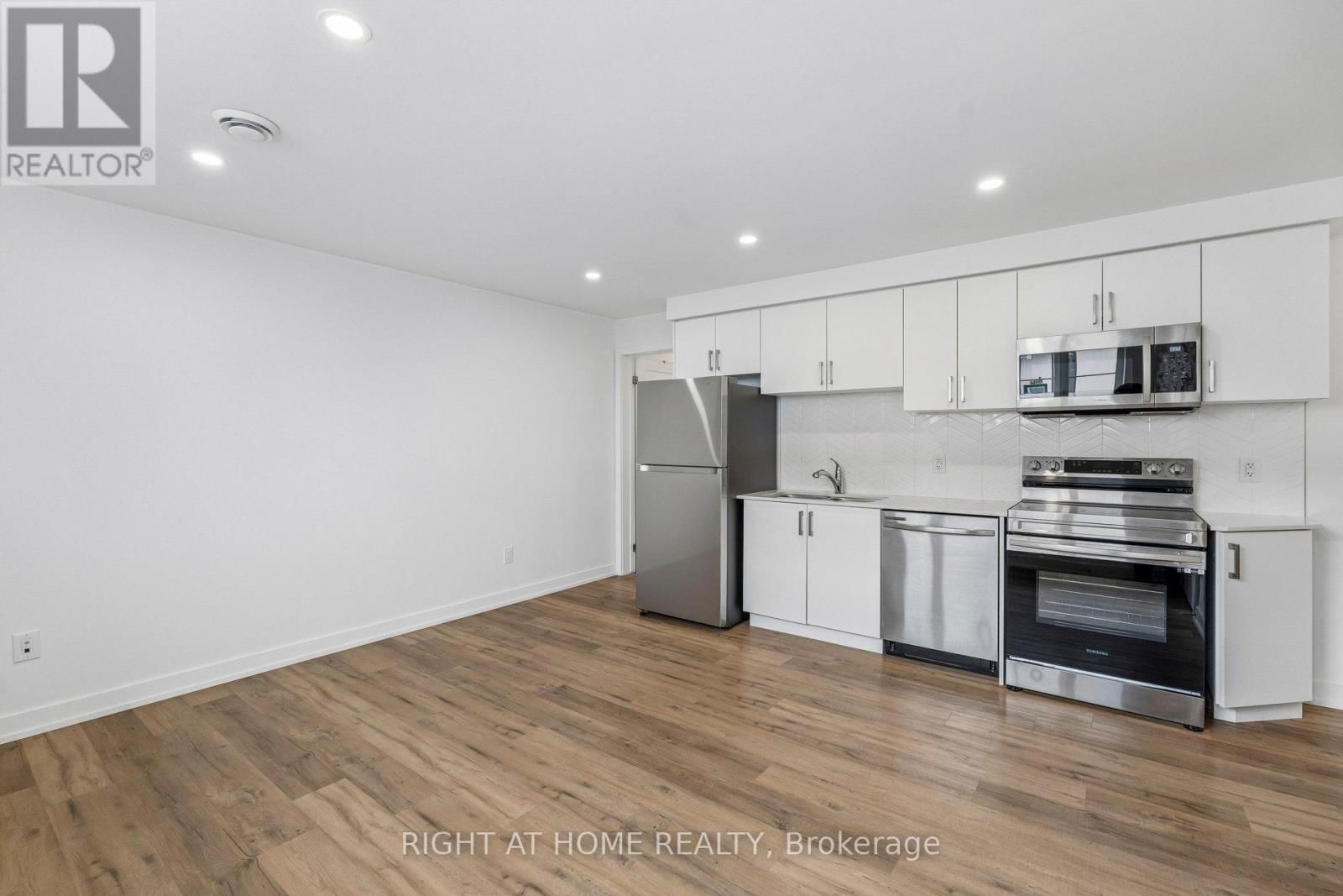 212 - 4263 FOURTH AVENUE Image 14