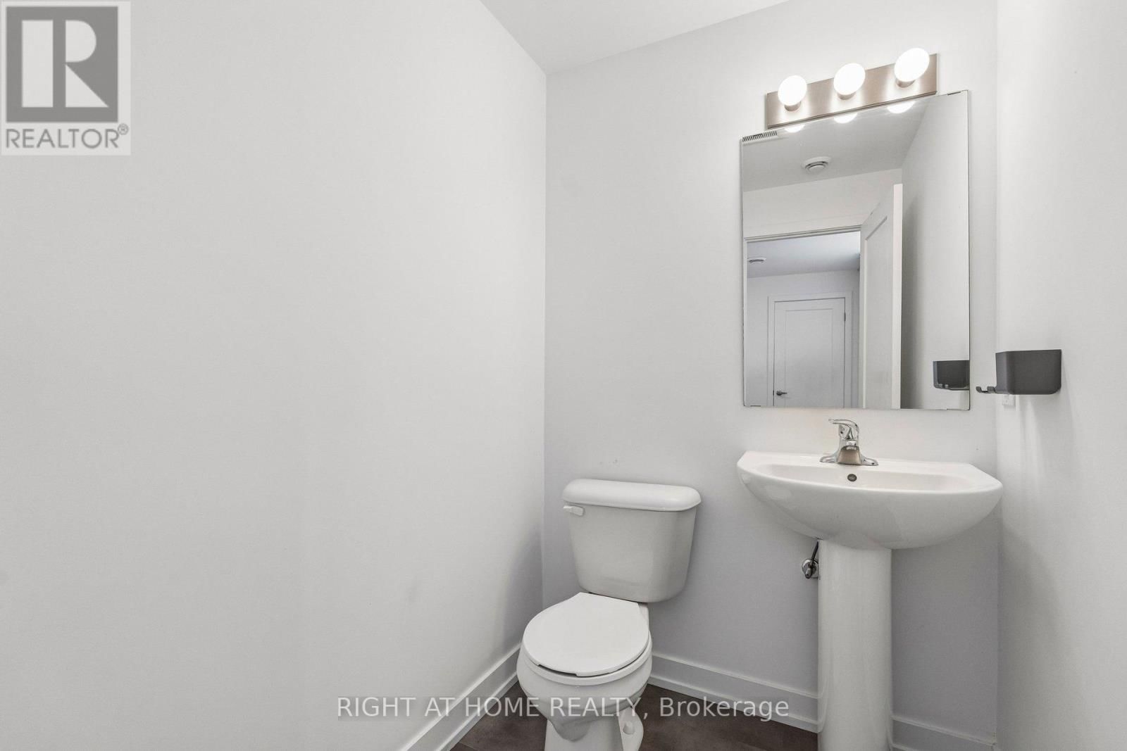 212 - 4263 FOURTH AVENUE Image 15