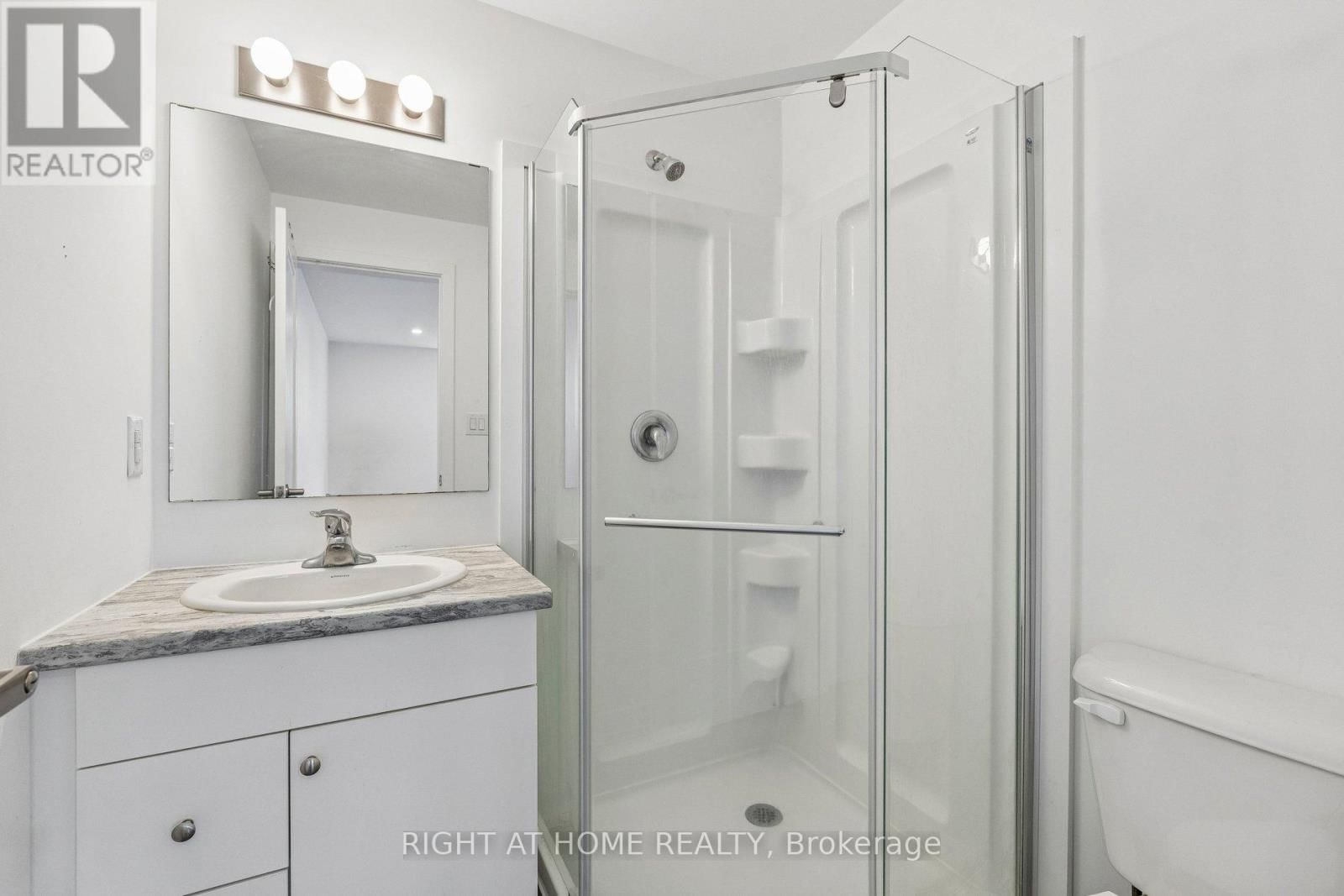 212 - 4263 FOURTH AVENUE Image 16