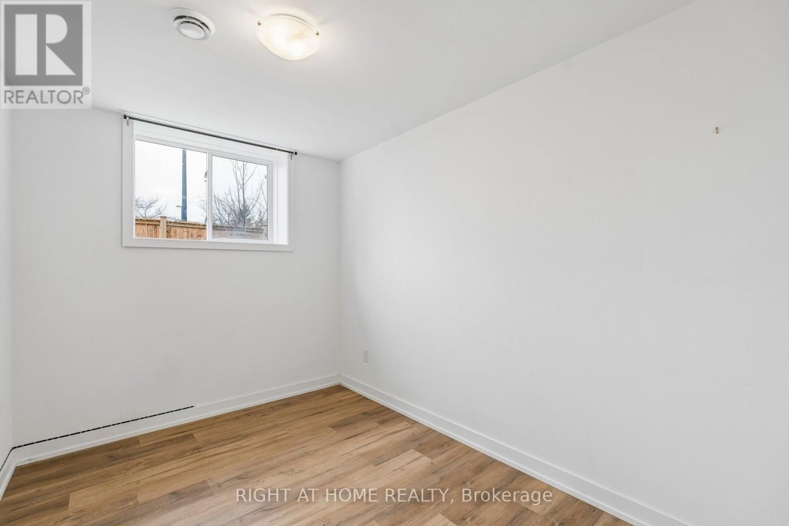 212 - 4263 FOURTH AVENUE Image 17