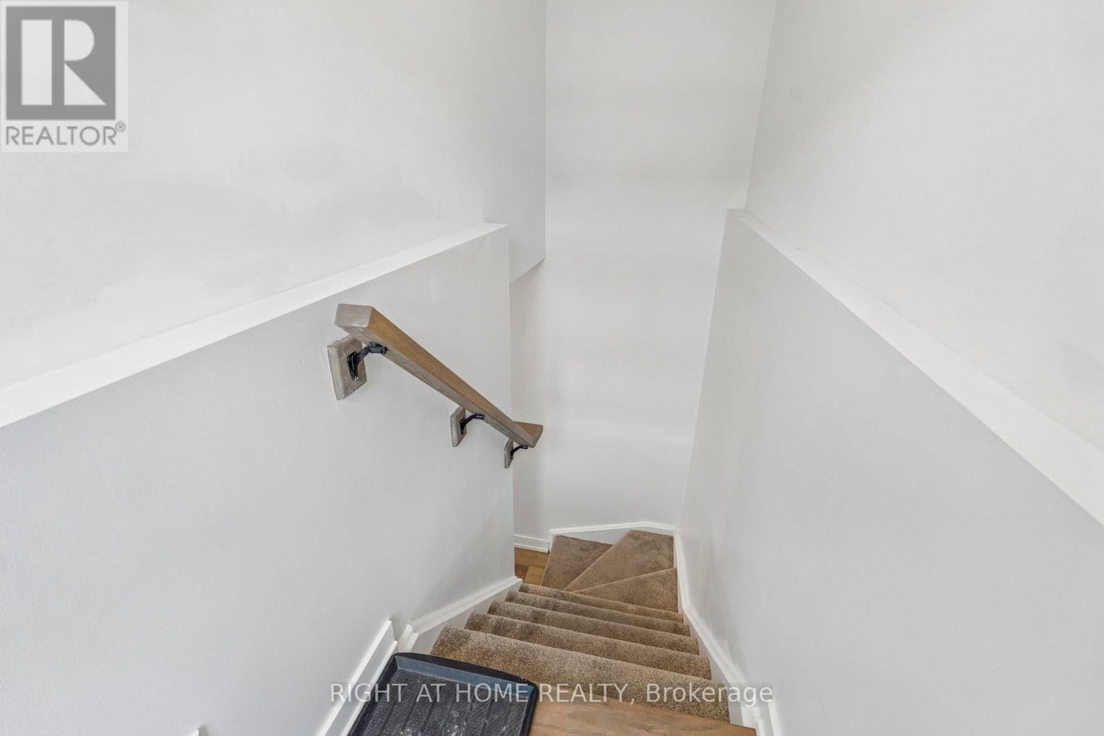 212 - 4263 FOURTH AVENUE Image 4