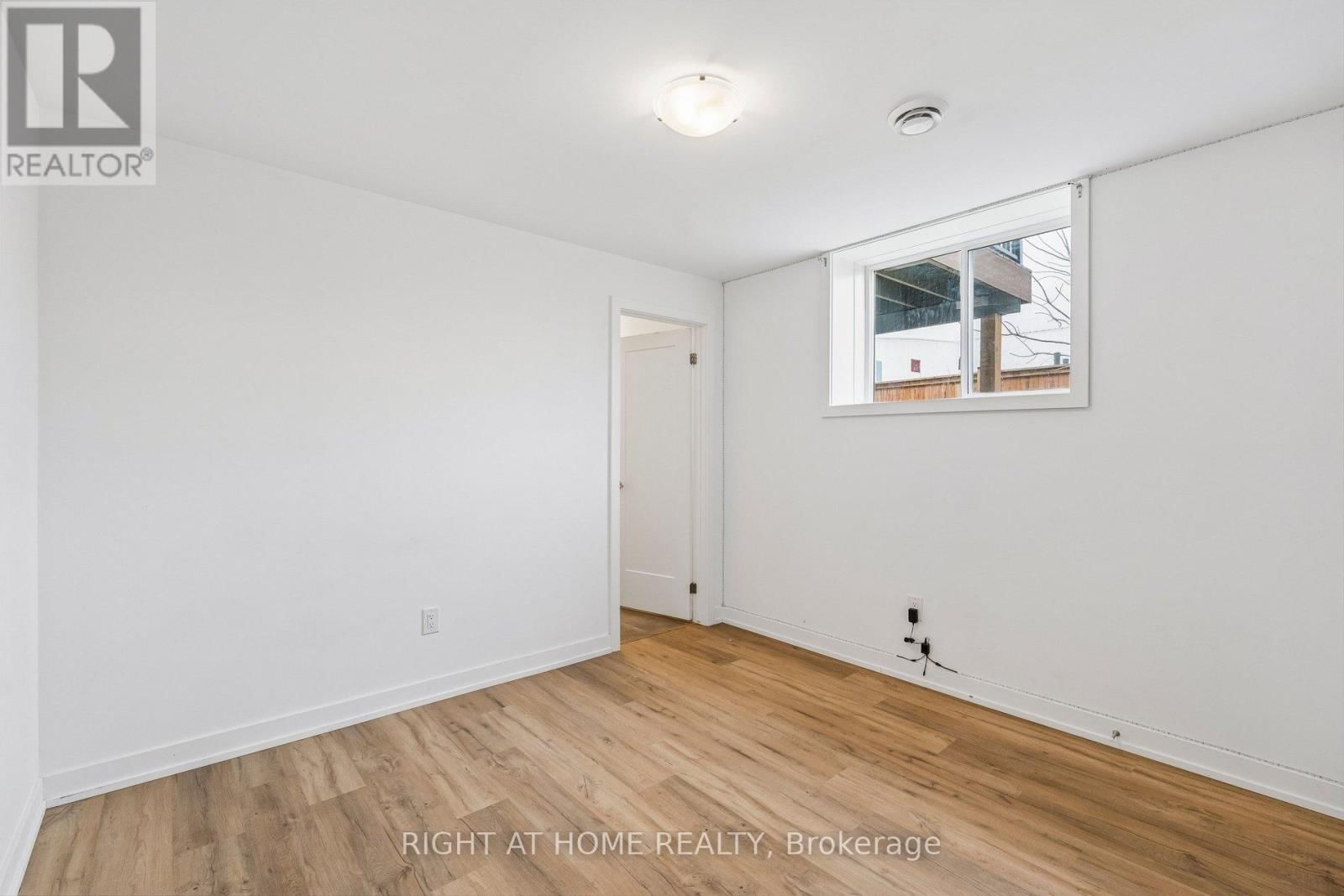 212 - 4263 FOURTH AVENUE Image 9