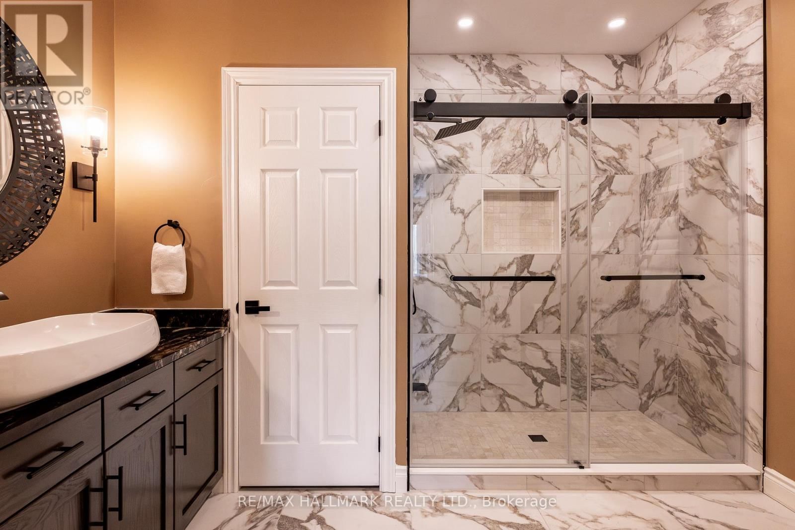 12 FAIRWAY LANE Image 10