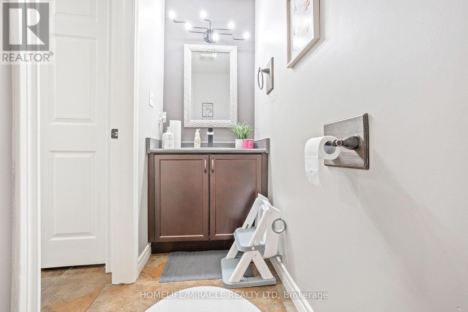 589 SALES DRIVE Image 36