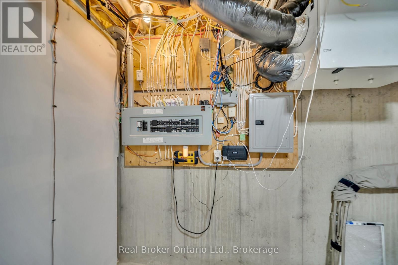 4760 NASSAGAWEYA-PUSLINCH TOWNLINE Image 45