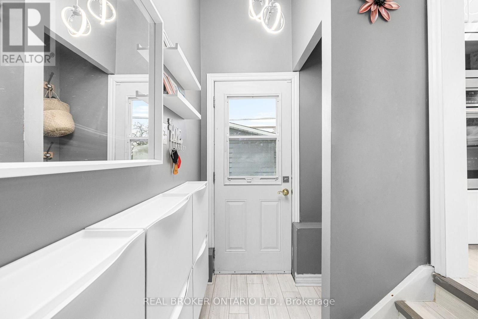 179 WELLINGTON STREET Image 21