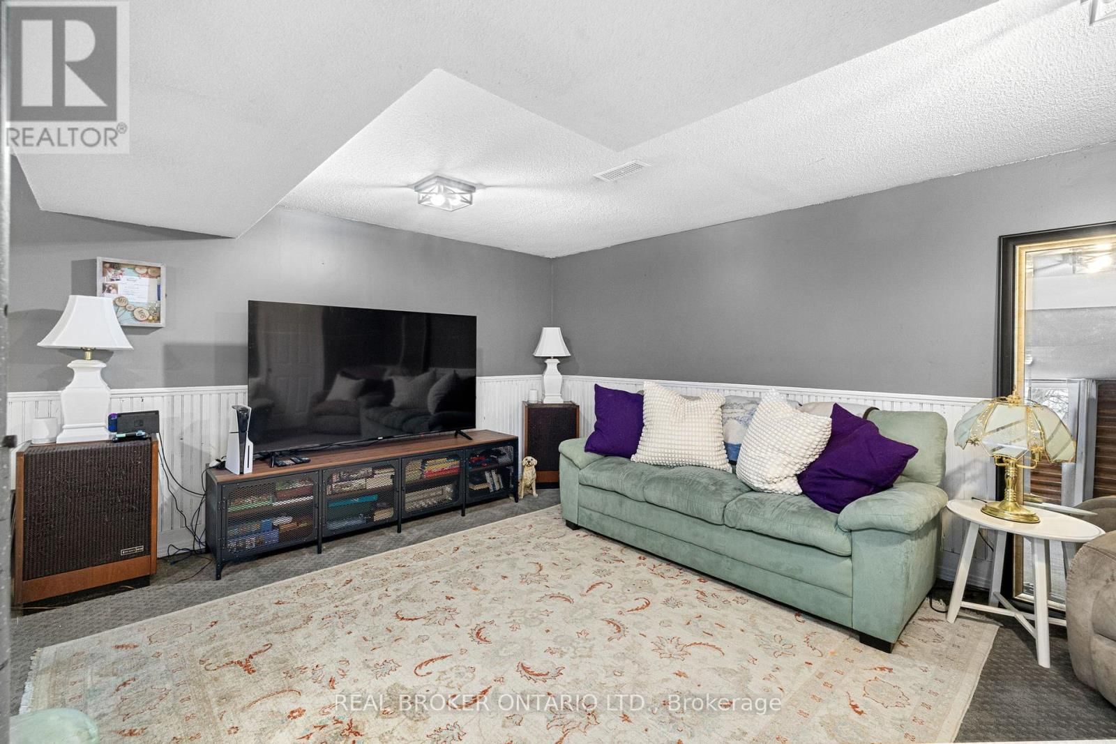 179 WELLINGTON STREET Image 22