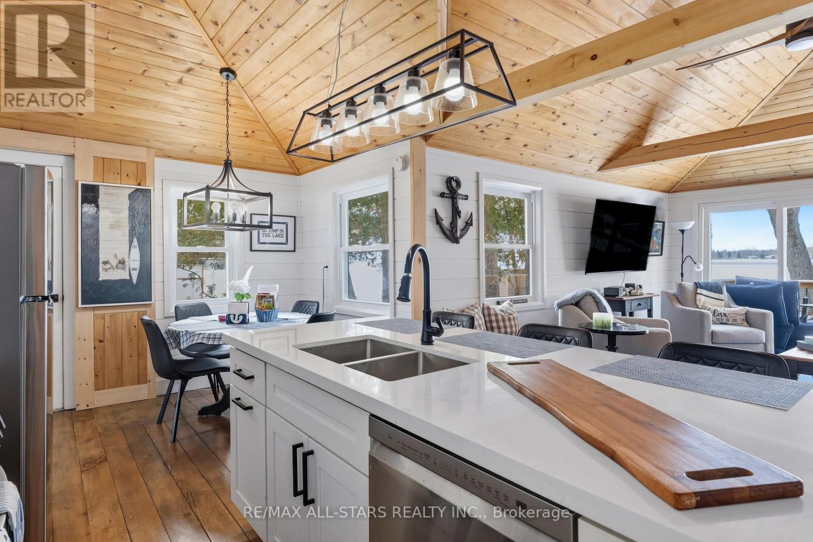 112 STURGEON GLEN ROAD Image 11