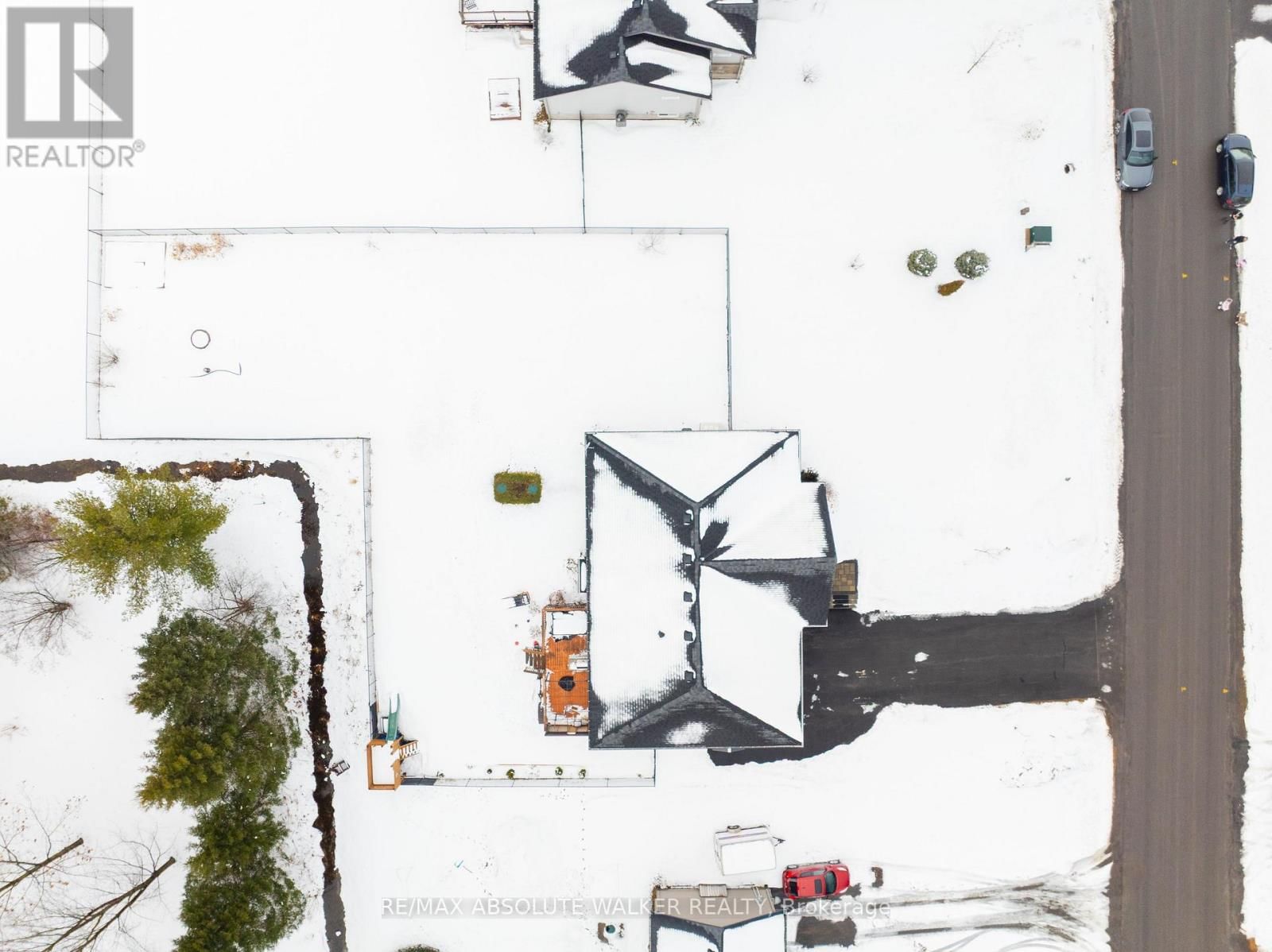 168 ROXANNE STREET Image 41