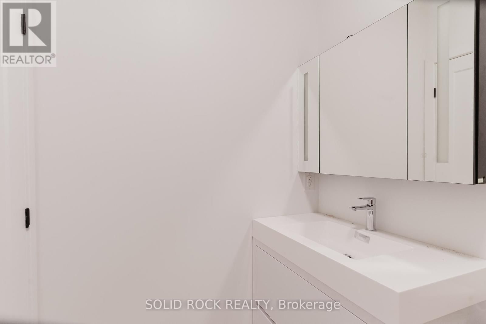 845 CHAMPLAIN STREET Image 15