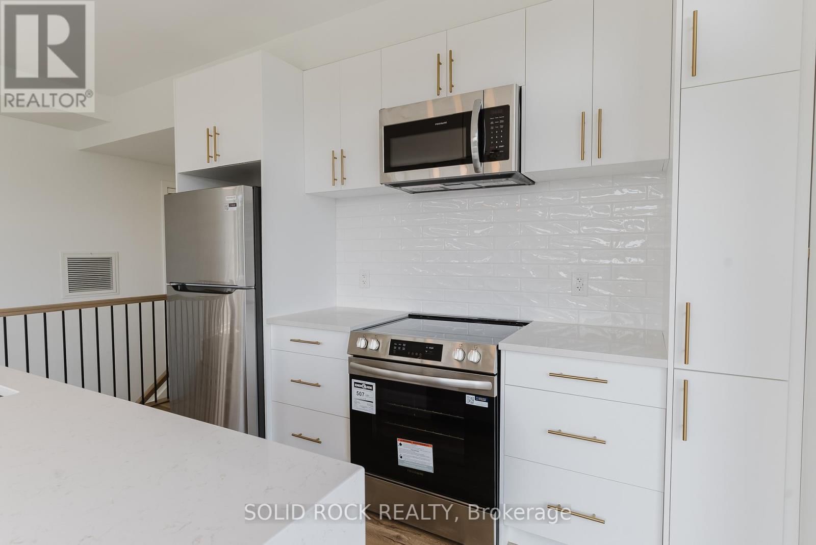 845 CHAMPLAIN STREET Image 22