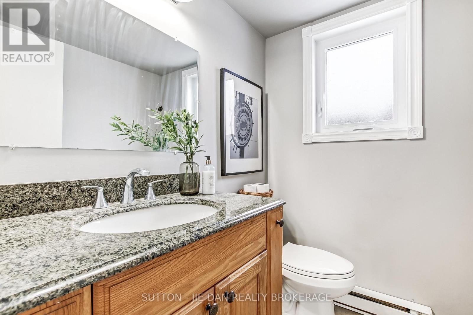 720 GRENFELL DRIVE Image 19