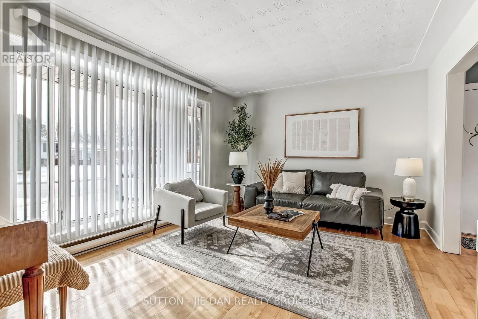 720 GRENFELL DRIVE Image 2