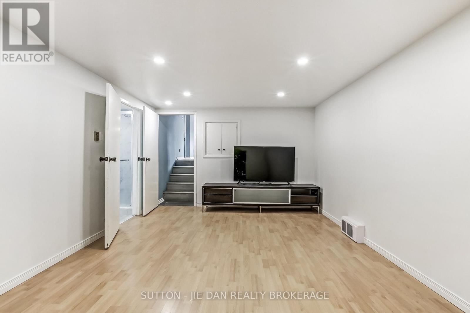 720 GRENFELL DRIVE Image 21