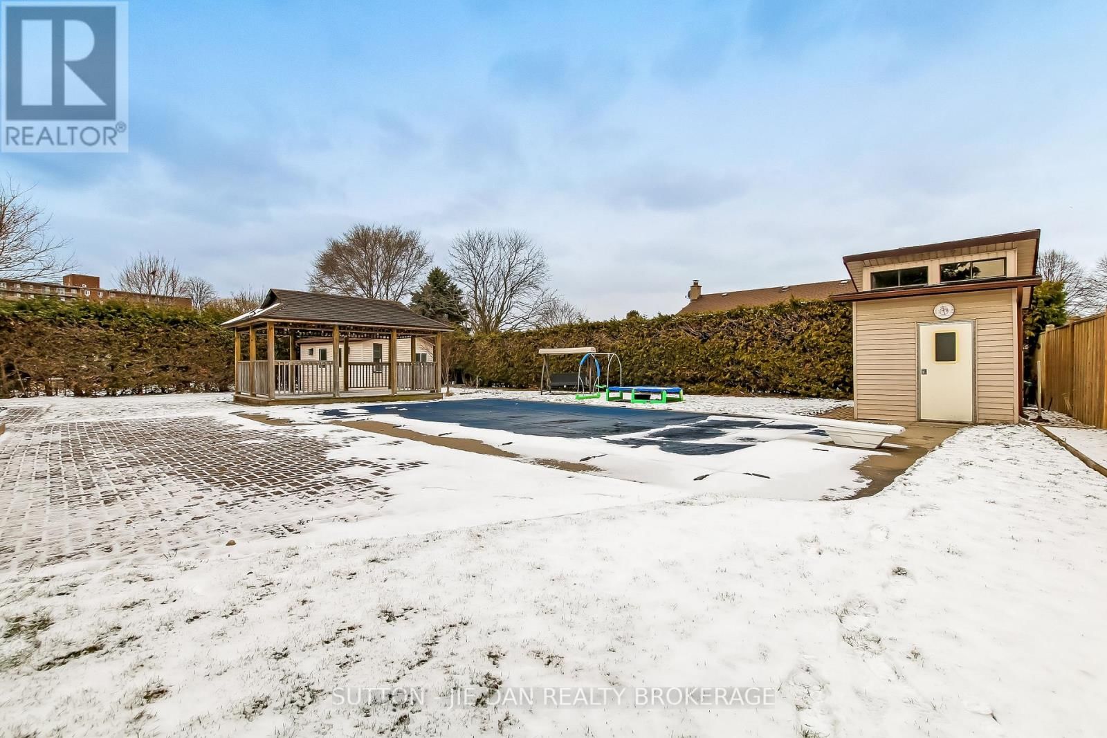 720 GRENFELL DRIVE Image 23