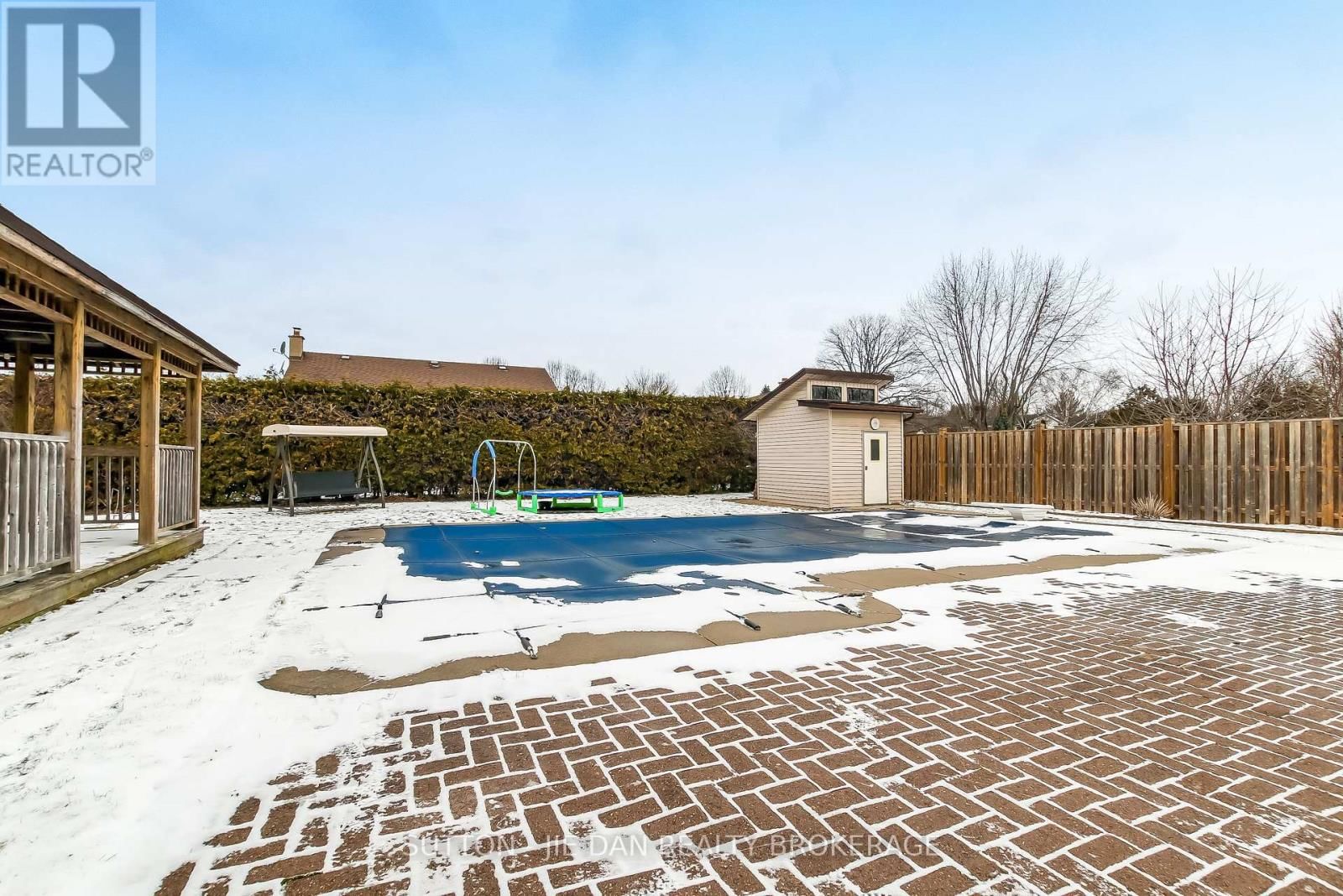 720 GRENFELL DRIVE Image 24