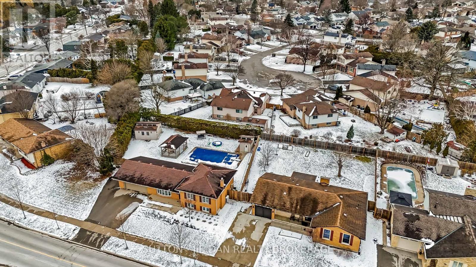 720 GRENFELL DRIVE Image 26