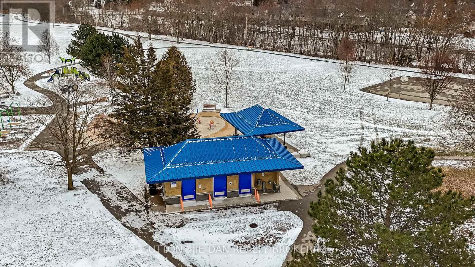 720 GRENFELL DRIVE Image 28