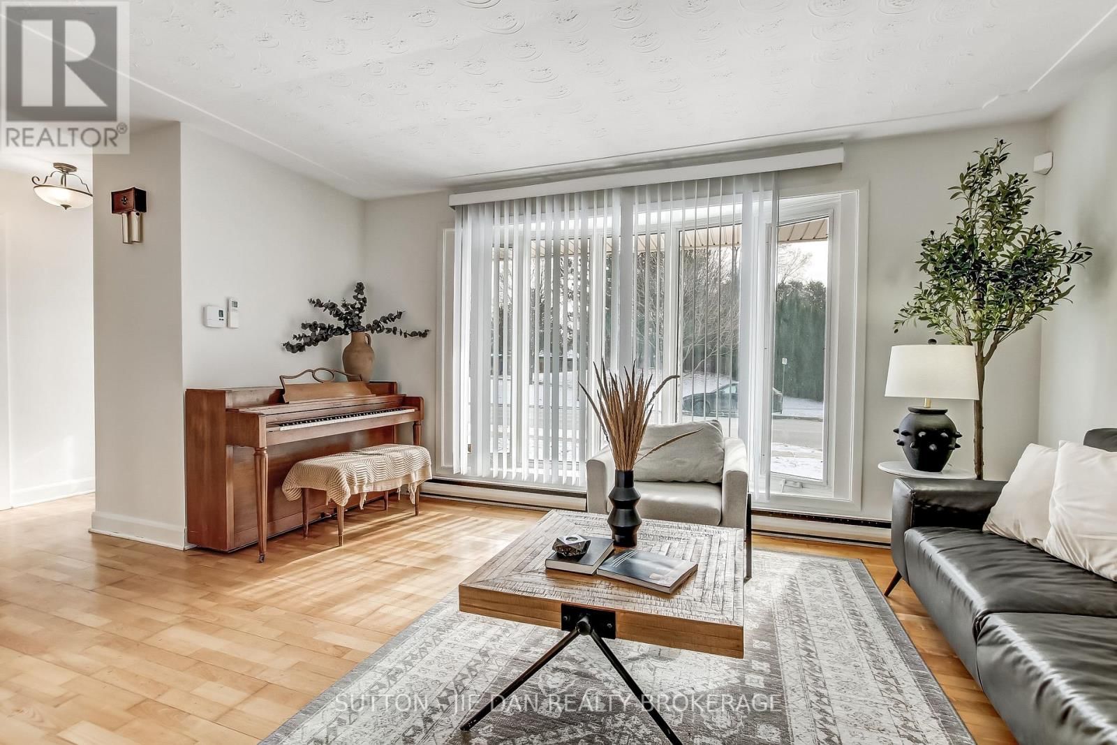 720 GRENFELL DRIVE Image 3