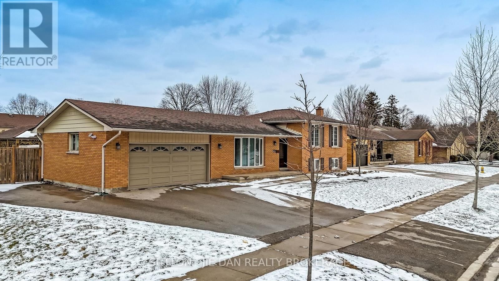 720 GRENFELL DRIVE Image 30