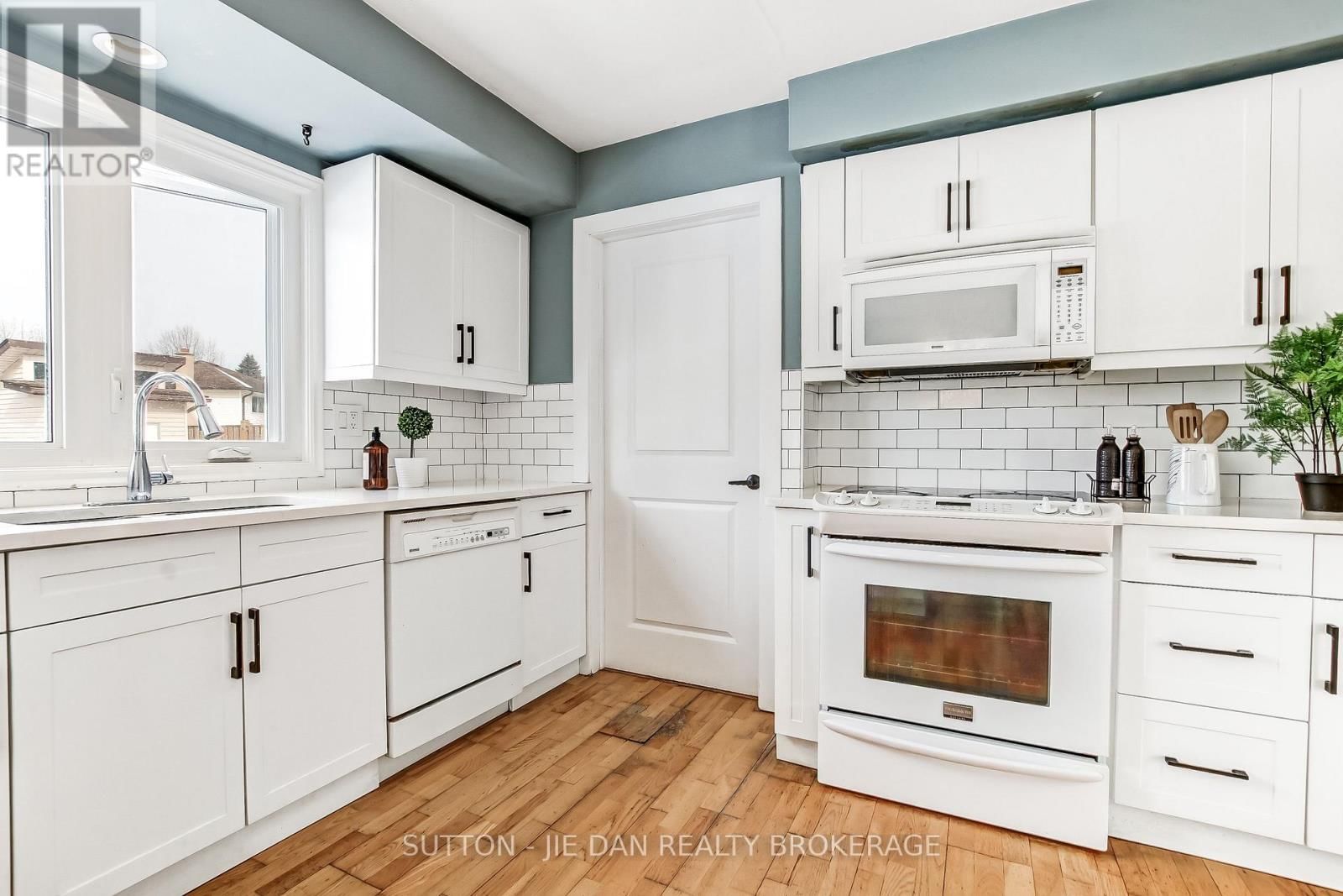 720 GRENFELL DRIVE Image 8