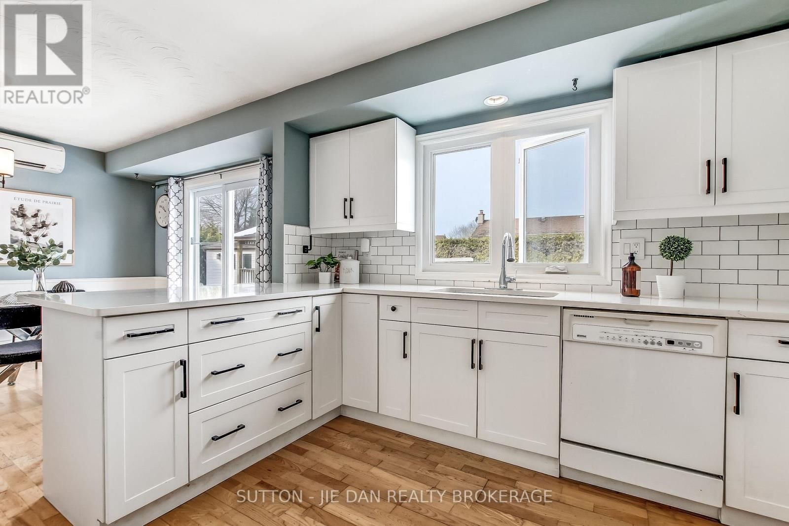 720 GRENFELL DRIVE Image 9