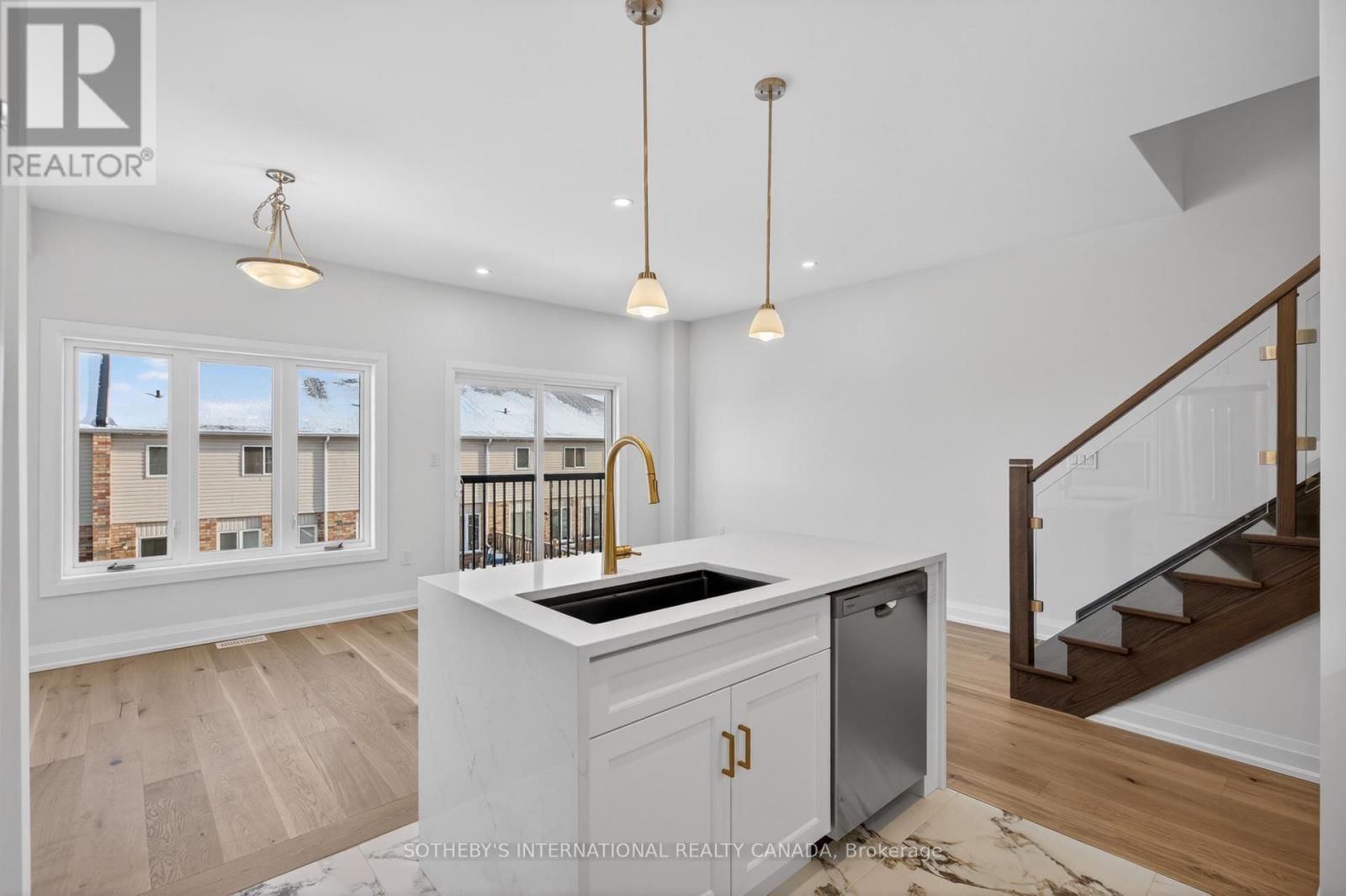 12 - 675 VICTORIA ROAD NORTH Image 10