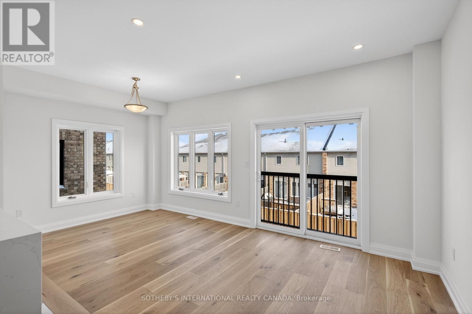 12 - 675 VICTORIA ROAD NORTH Image 12