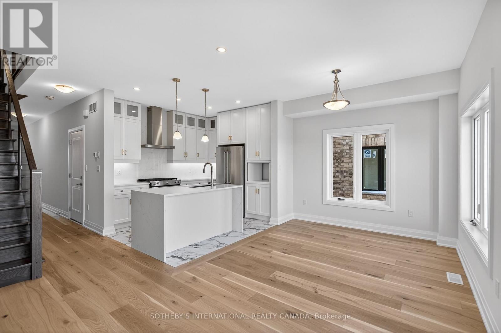 12 - 675 VICTORIA ROAD NORTH Image 13