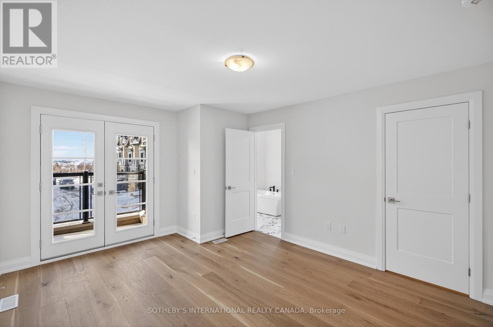 12 - 675 VICTORIA ROAD NORTH Image 17