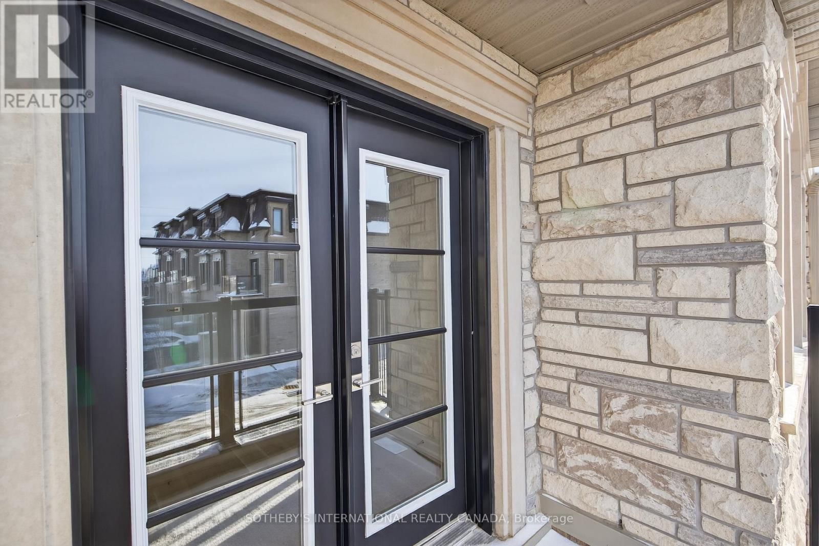 12 - 675 VICTORIA ROAD NORTH Image 19