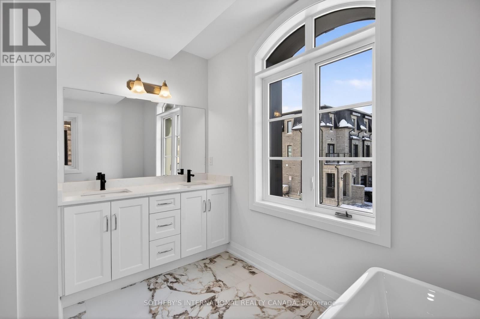 12 - 675 VICTORIA ROAD NORTH Image 20