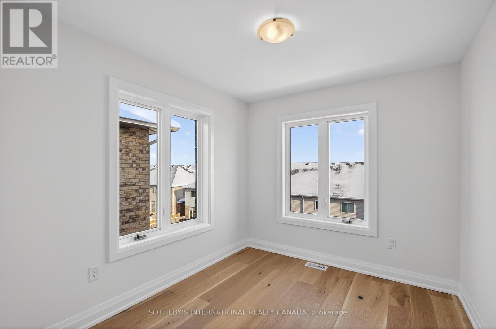 12 - 675 VICTORIA ROAD NORTH Image 25