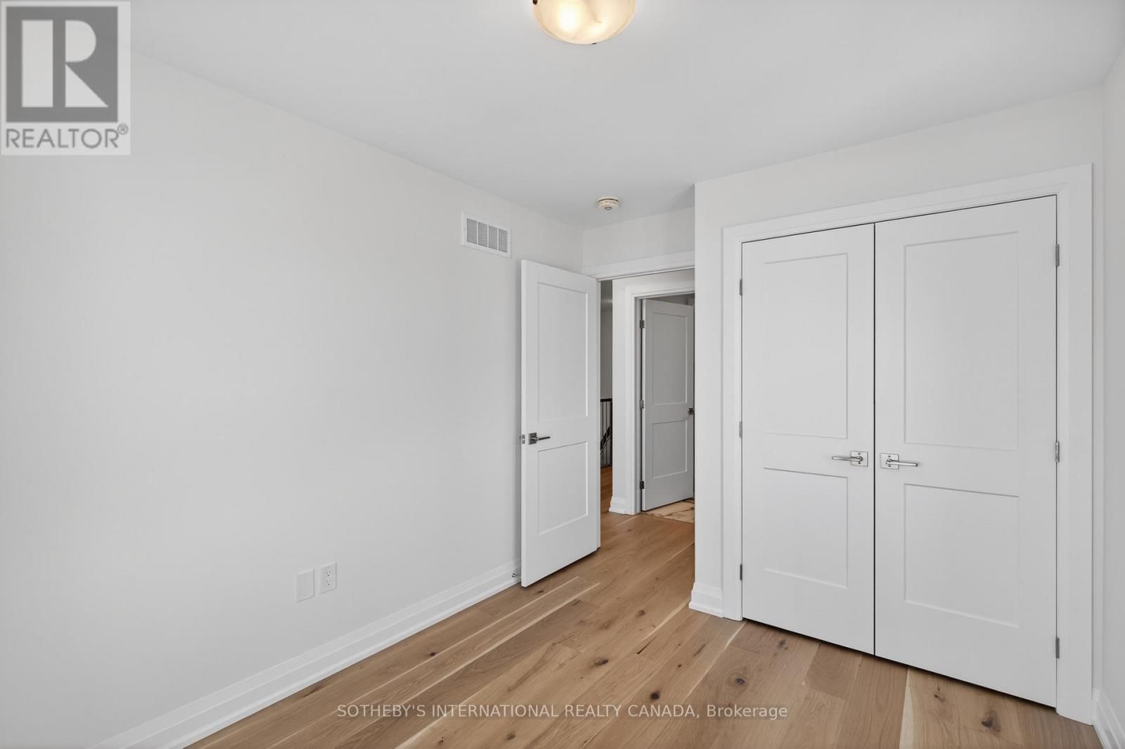 12 - 675 VICTORIA ROAD NORTH Image 26