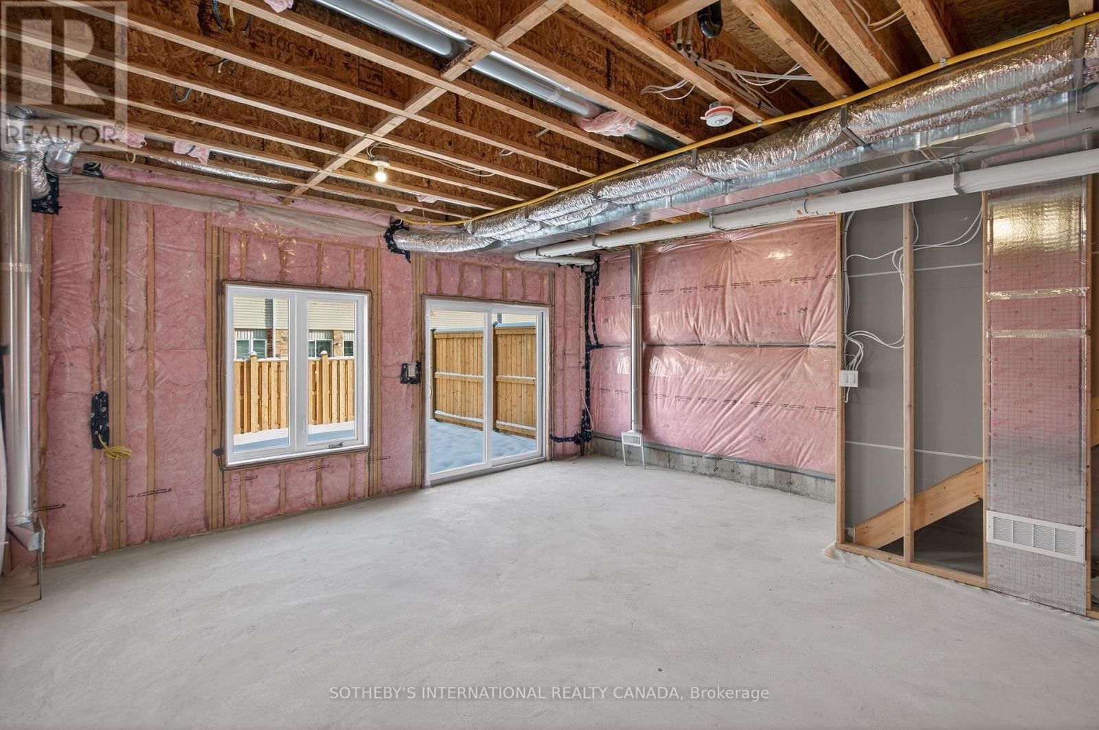 12 - 675 VICTORIA ROAD NORTH Image 30