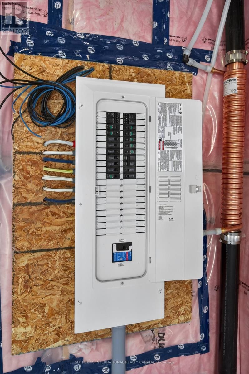 12 - 675 VICTORIA ROAD NORTH Image 31